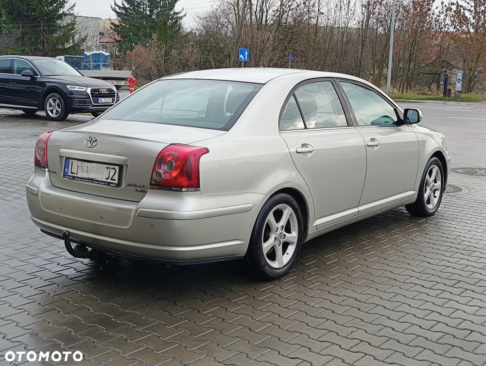 Toyota Avensis 2.2 D-4D Executive - 1