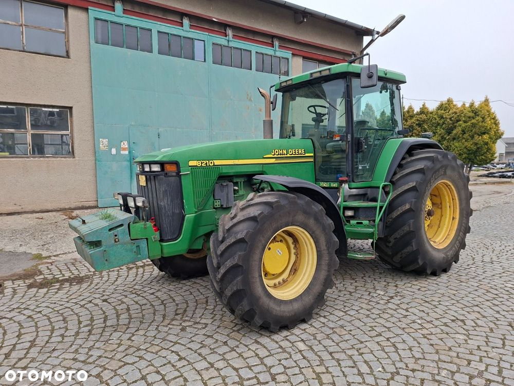 John Deere 8210 4X4 - 1