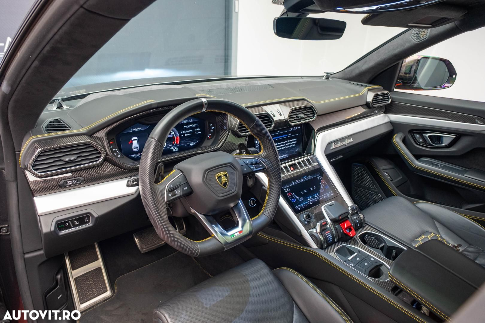 Lamborghini URUS - 11
