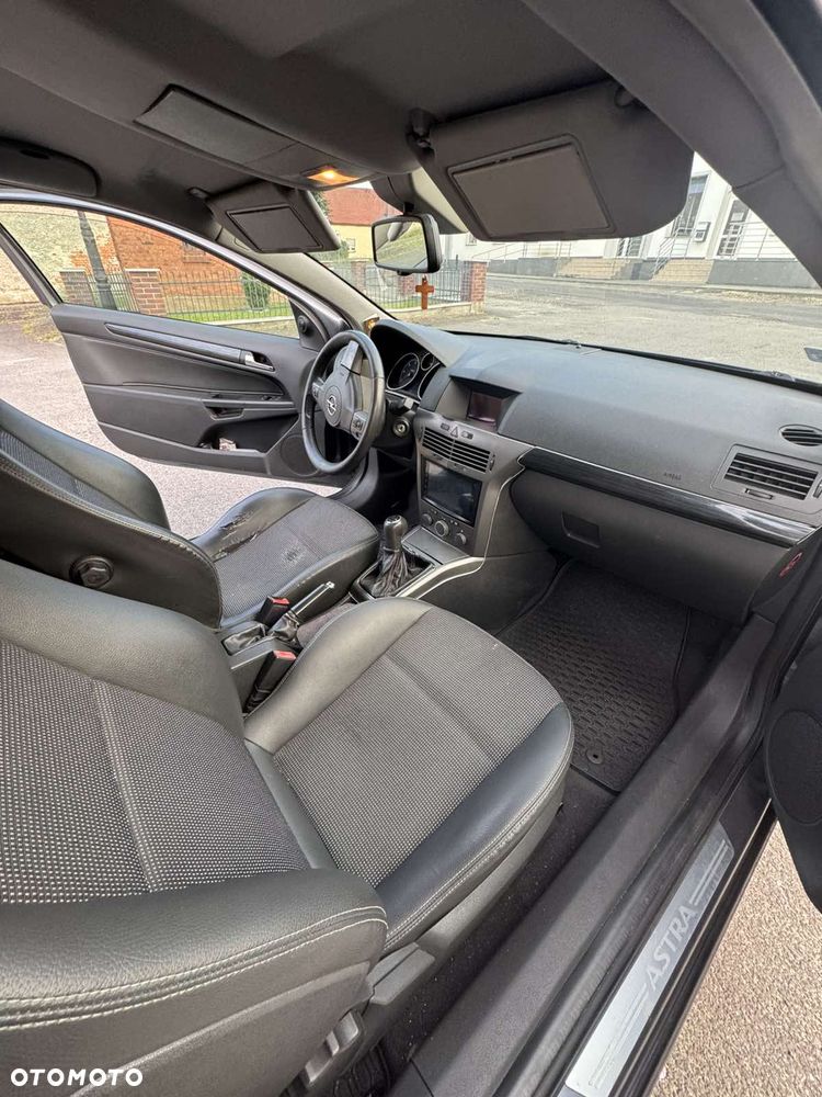 Opel Astra 1.9 CDTI Cosmo - 14