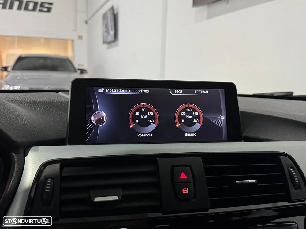 BMW 320 d Touring Pack M - 32