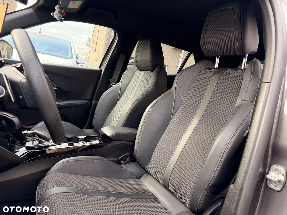 Peugeot 2008 PureTech 130 EAT8 GT - 11