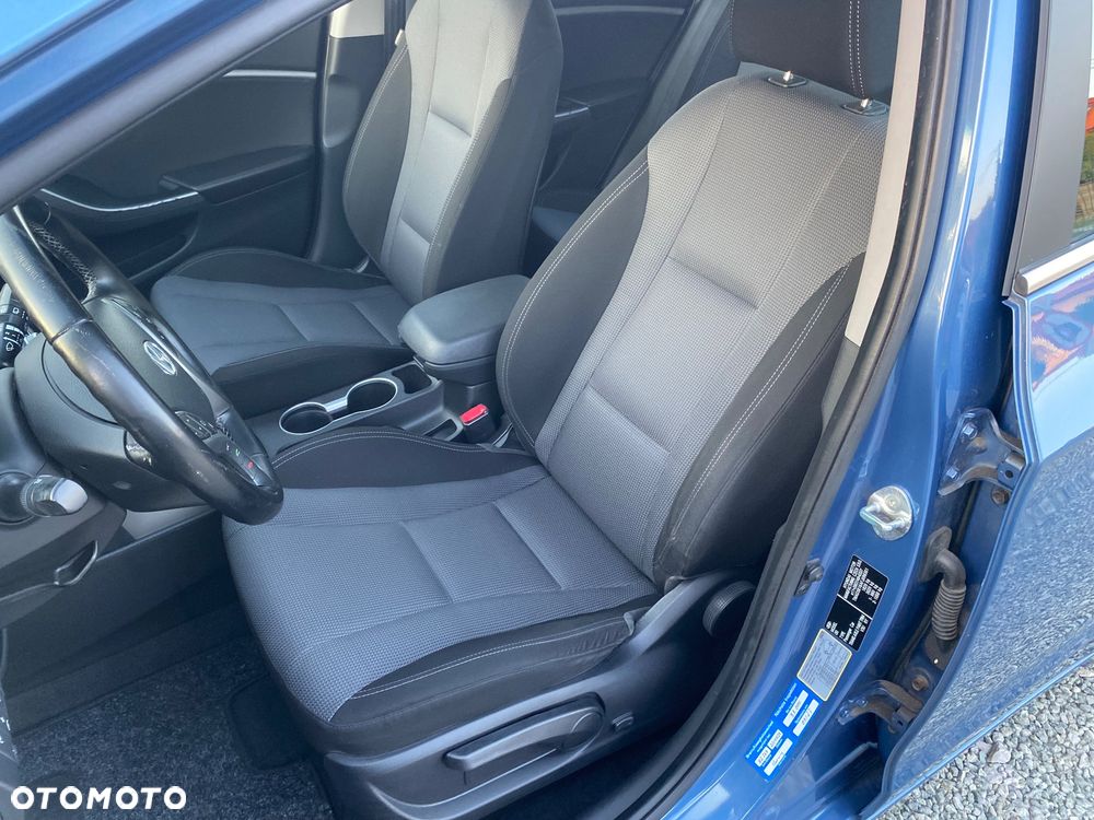 Hyundai i30 blue Kombi 1.4 YES Gold - 23