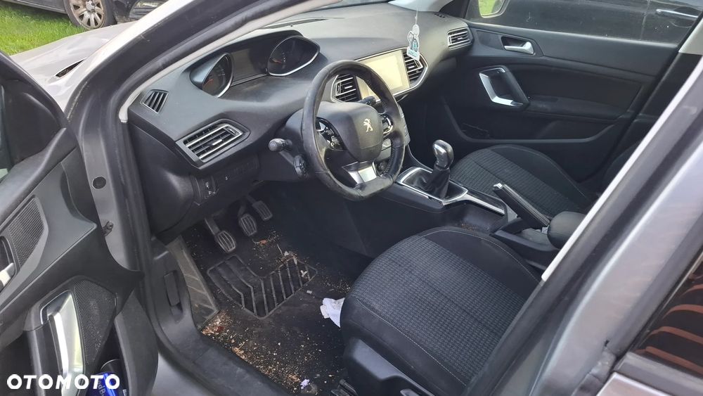 Peugeot 308 - 8