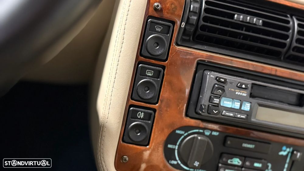 Aston Martin Vantage Coupe - 23