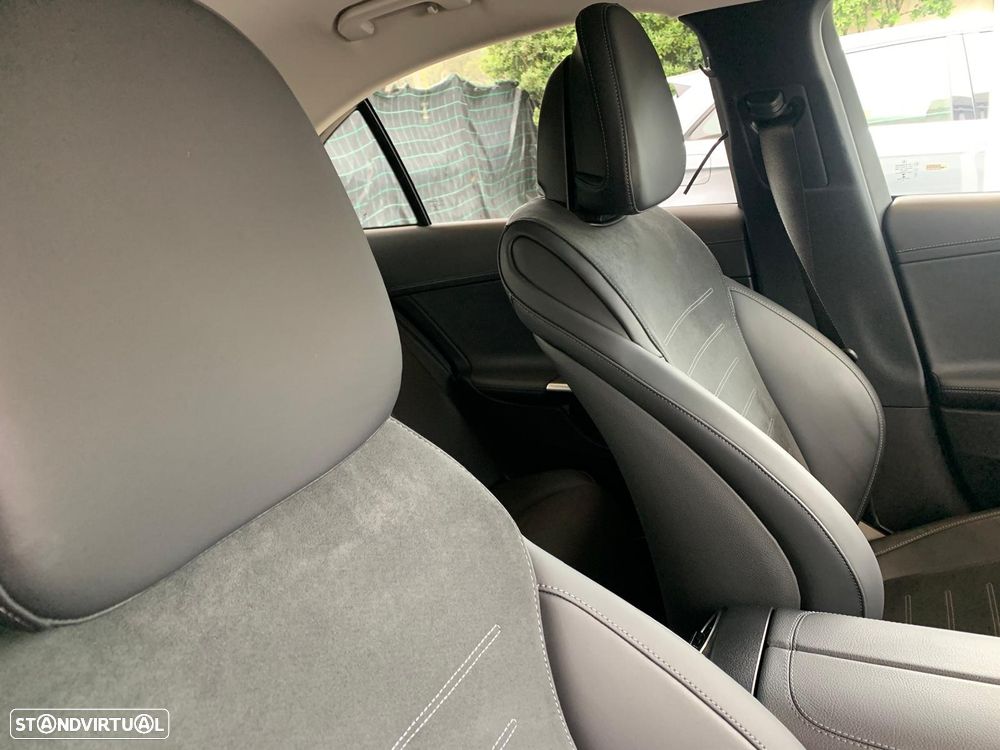Mercedes-Benz C 300 4Matic 9G-TRONIC AMG Line - 13