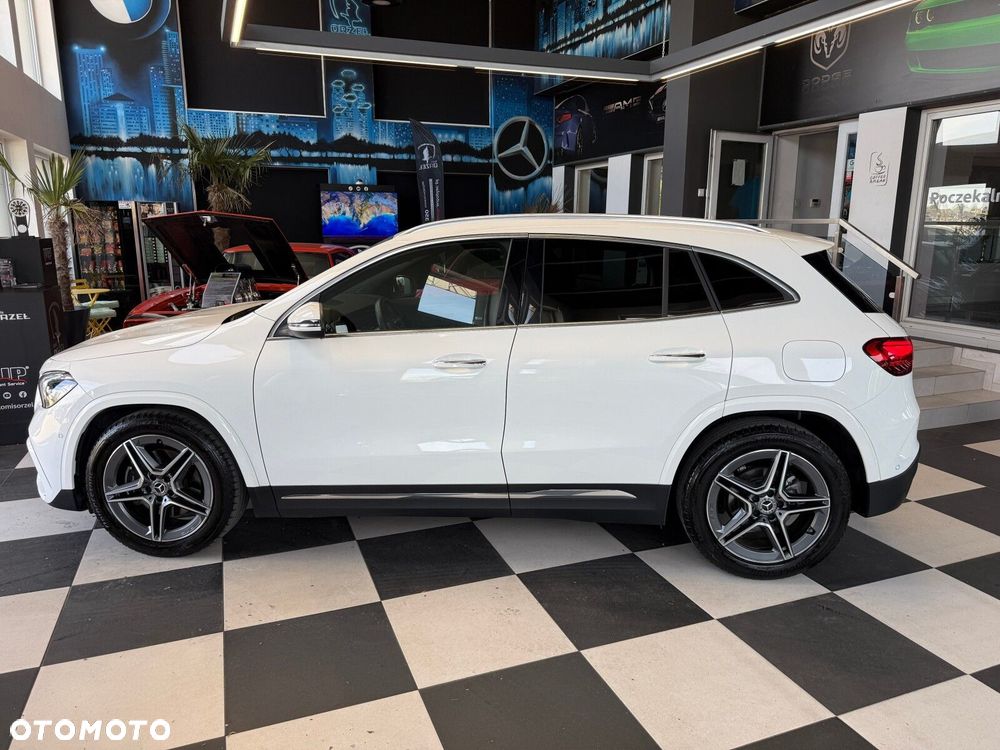 Mercedes-Benz GLA - 8