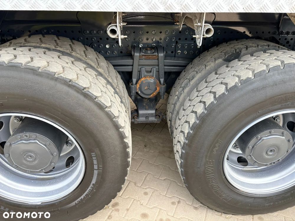 Mercedes-Benz AROCS 3243 8x4 WYWROTKA TRÓJSTRONNA Z BORDMATIKIEM - 32