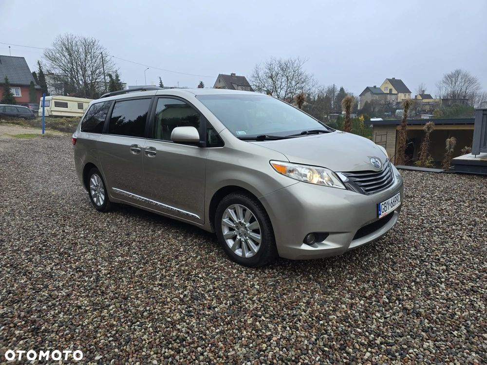 Toyota Sienna 3.5 XLE AWD - 4