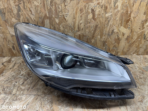 Przednia prawa lampa Ford kuga mk II