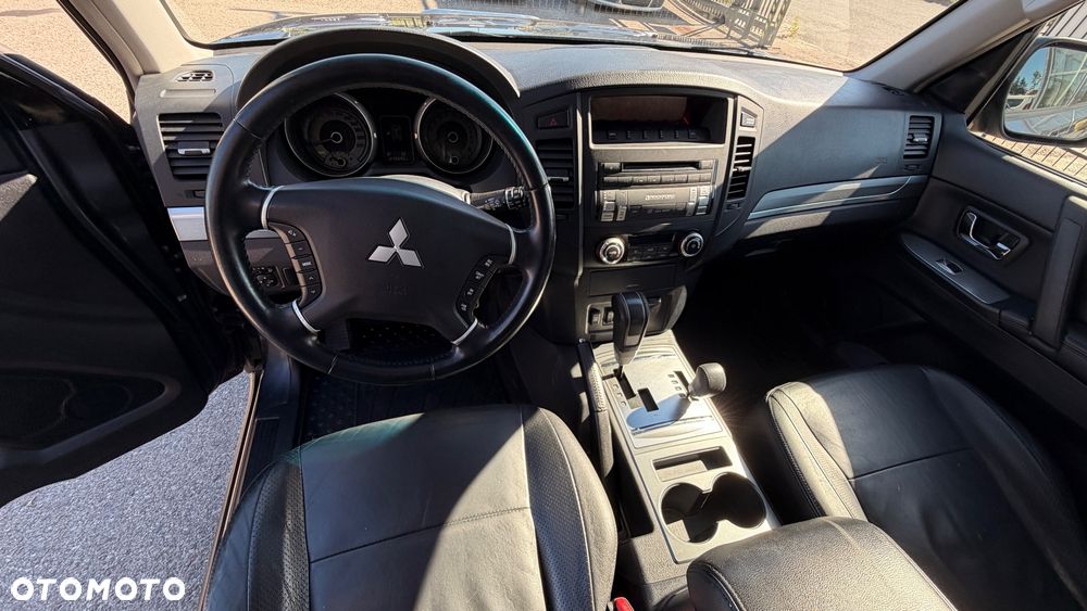 Mitsubishi Pajero 3.8 V6 Instyle - 14