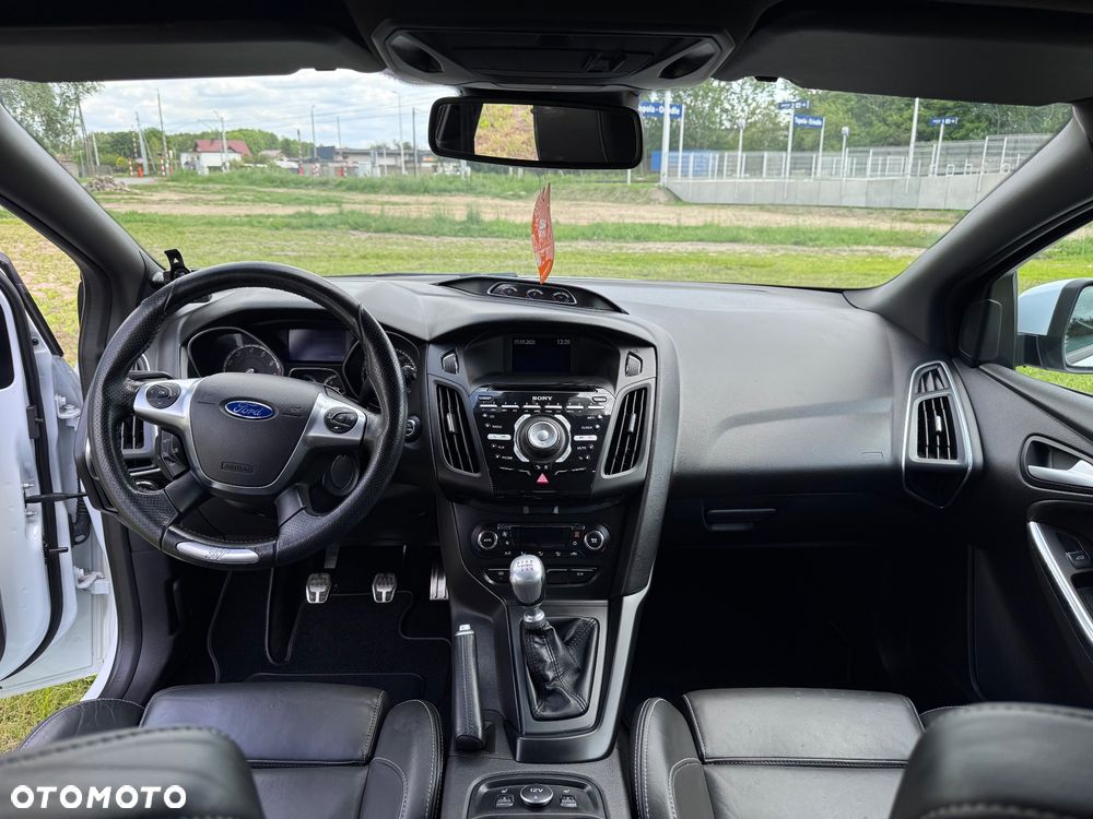 Ford Focus 2.0 EcoBoost ST mit Leder-Sport-Paket - 15