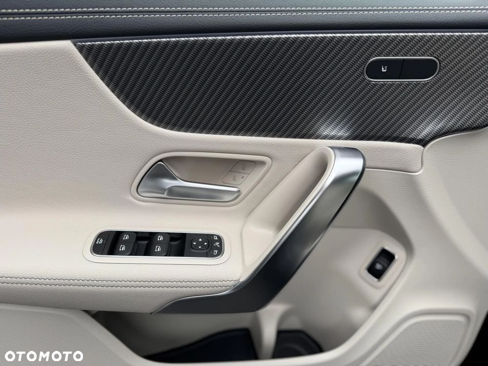 Mercedes-Benz CLA 200 Progressive 7G-DCT - 15