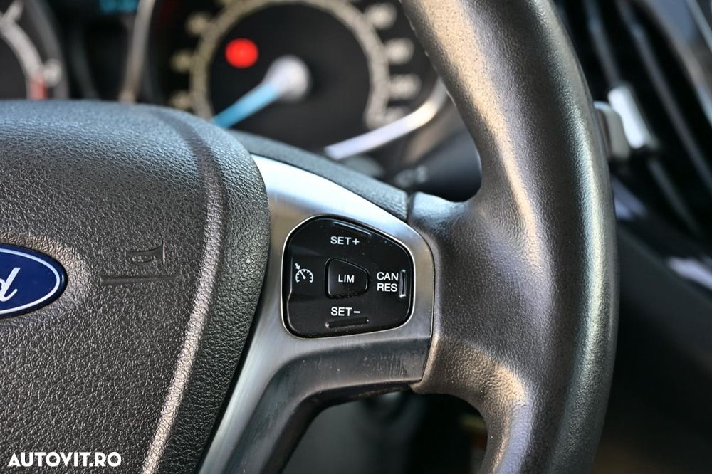 Ford Tourneo Courier 1.5 TDCi Trend - 10