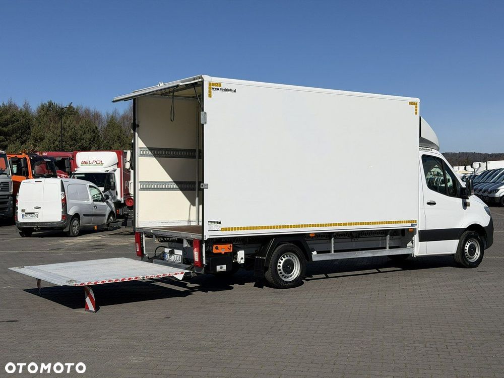 Mercedes-Benz Sprinter - 11
