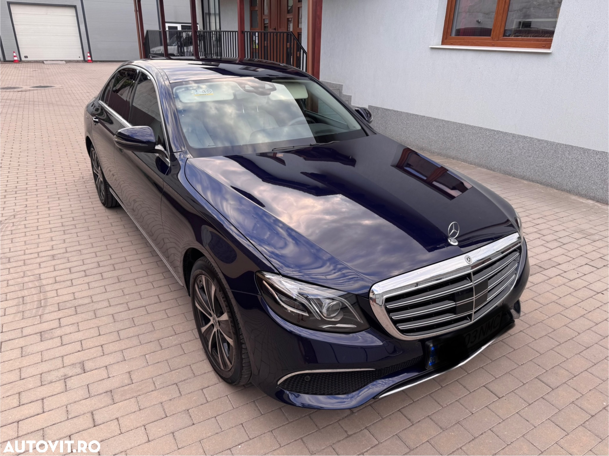 Mercedes-Benz E 220 d 4Matic 9G-TRONIC - 5