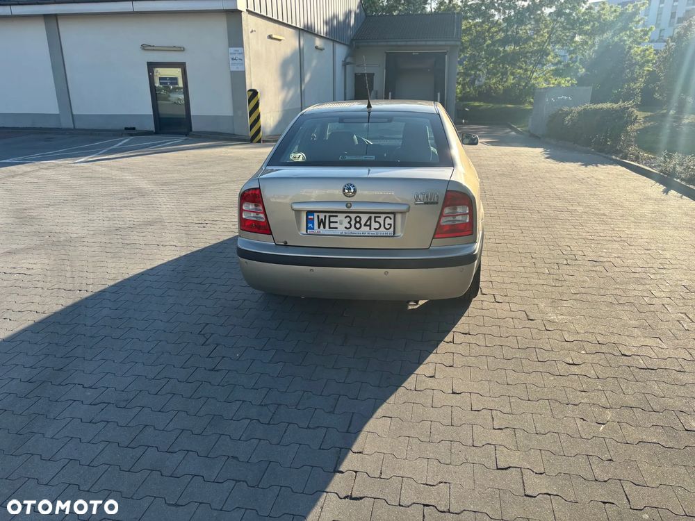 Skoda Octavia 1.6 Tour - 6