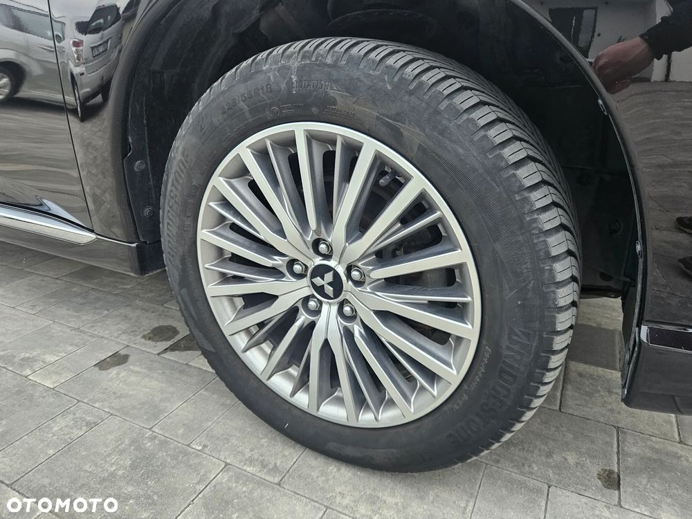 Mitsubishi Outlander 2.4 4WD Plus - 25