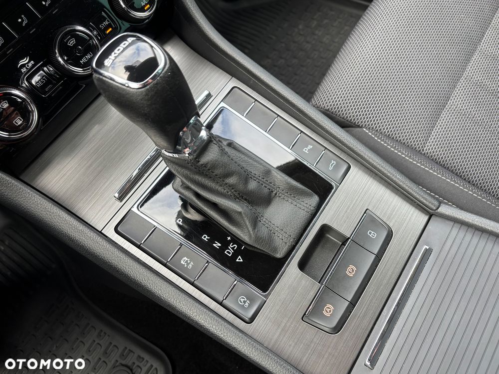 Skoda Superb 2.0 TDI SCR Style DSG - 32