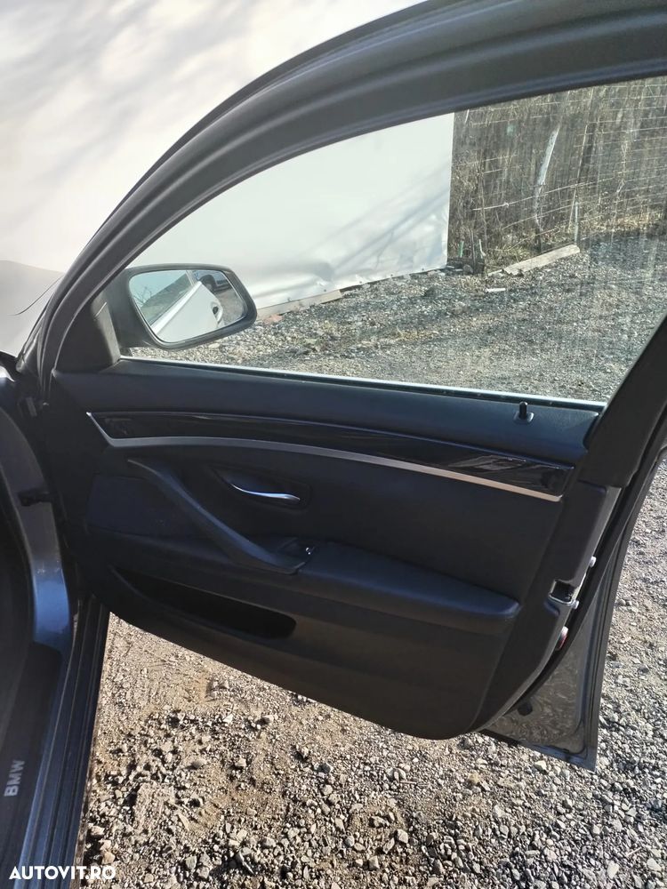 BMW Seria 5 520d Touring - 12