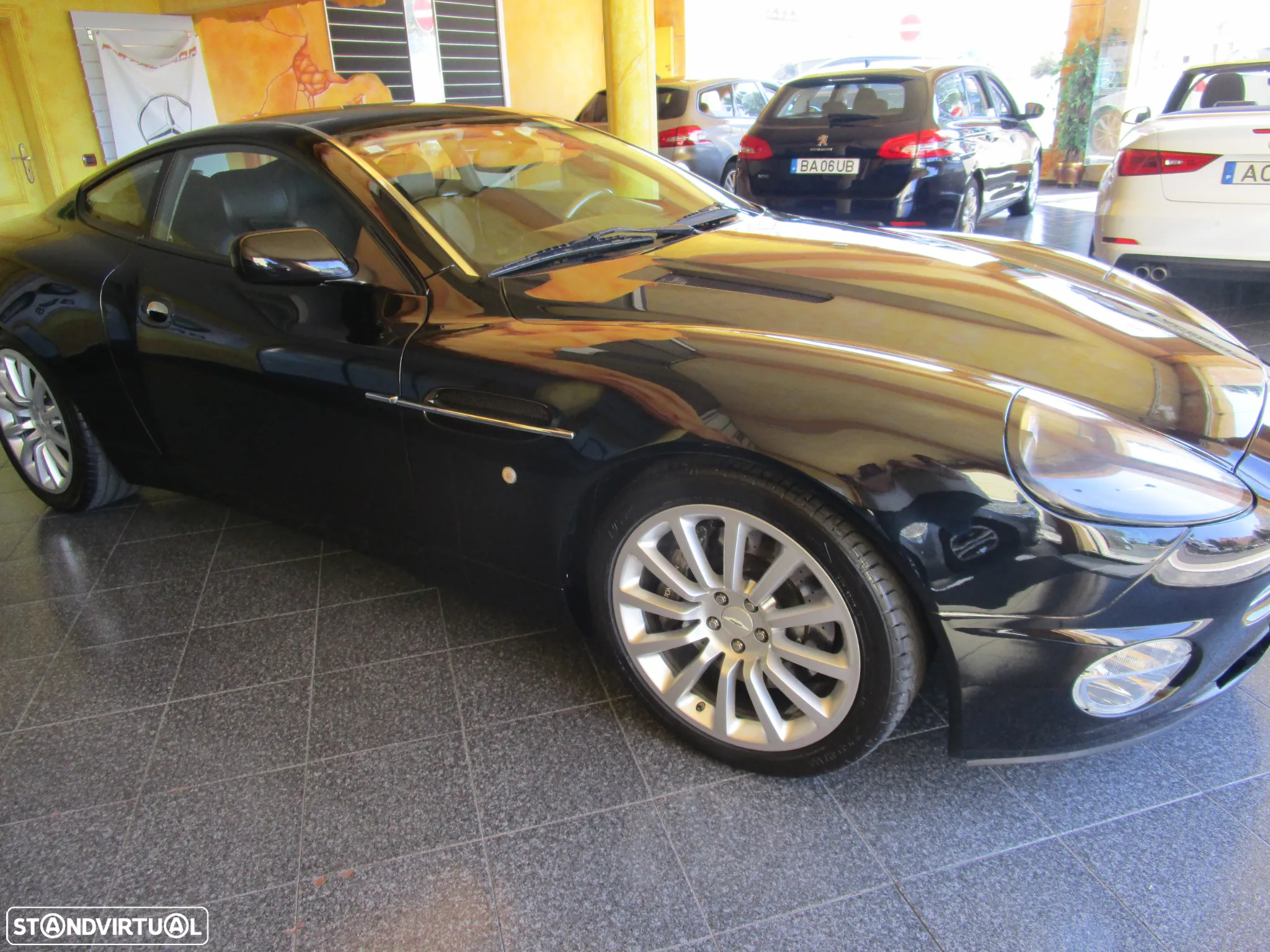 Aston Martin Vanquish - 5
