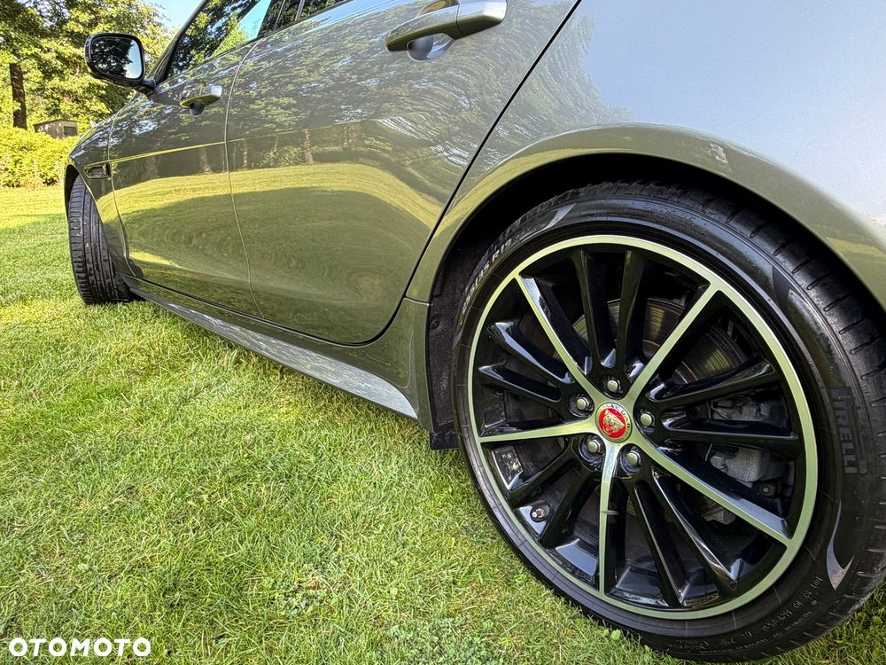 Jaguar XE P250 R-Dynamic S - 22