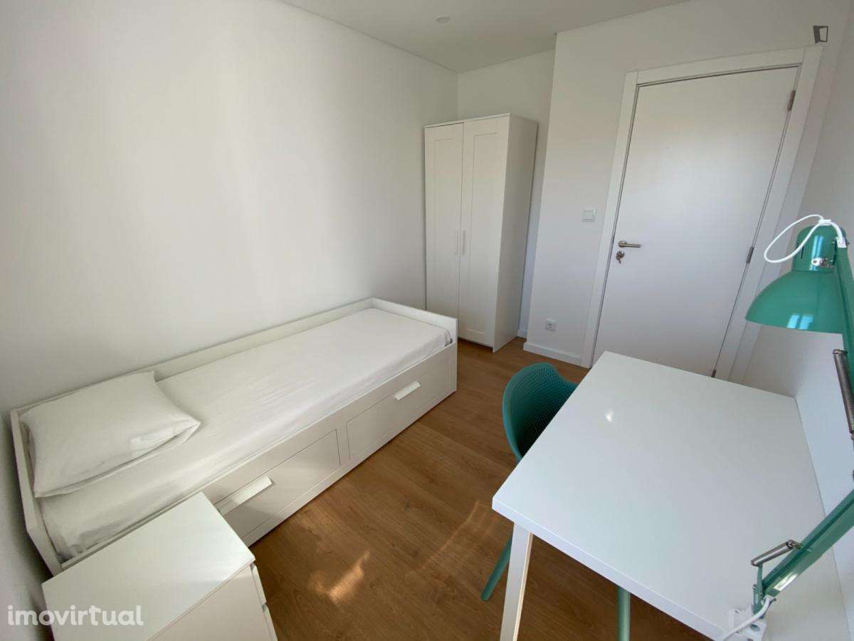 Quarto - localizado em Oeiras Lisbon - Grande imagem: 2/12