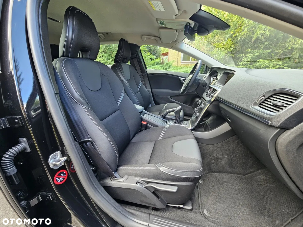 Volvo V40 D2 Momentum - 12