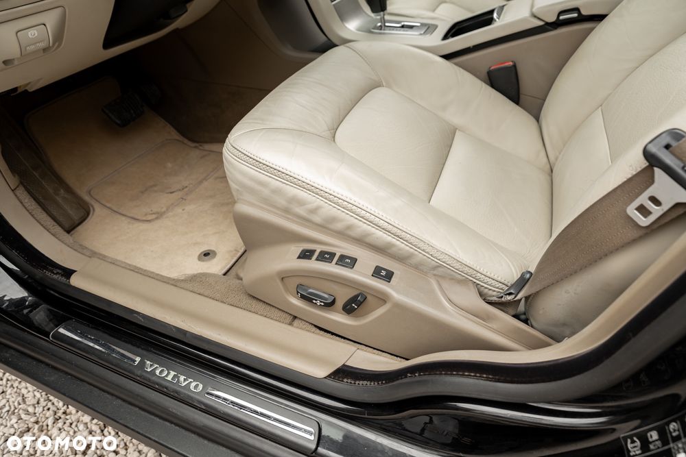 Volvo XC 70 D5 AWD Momentum - 18