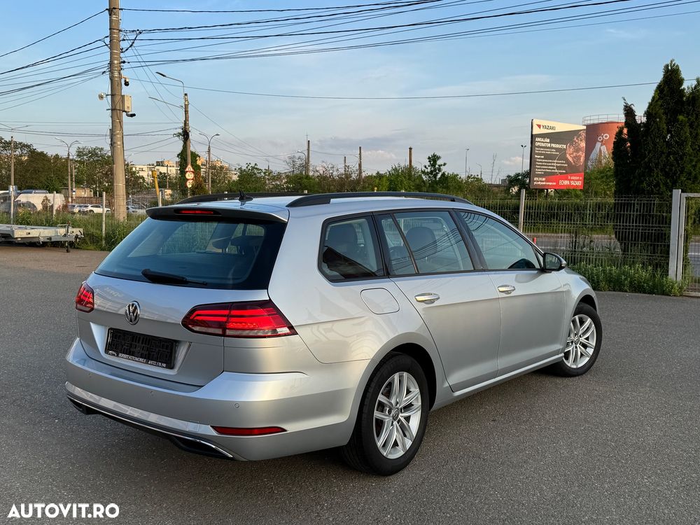 Volkswagen Golf 2.0 TDI SCR DSG Comfortline - 23