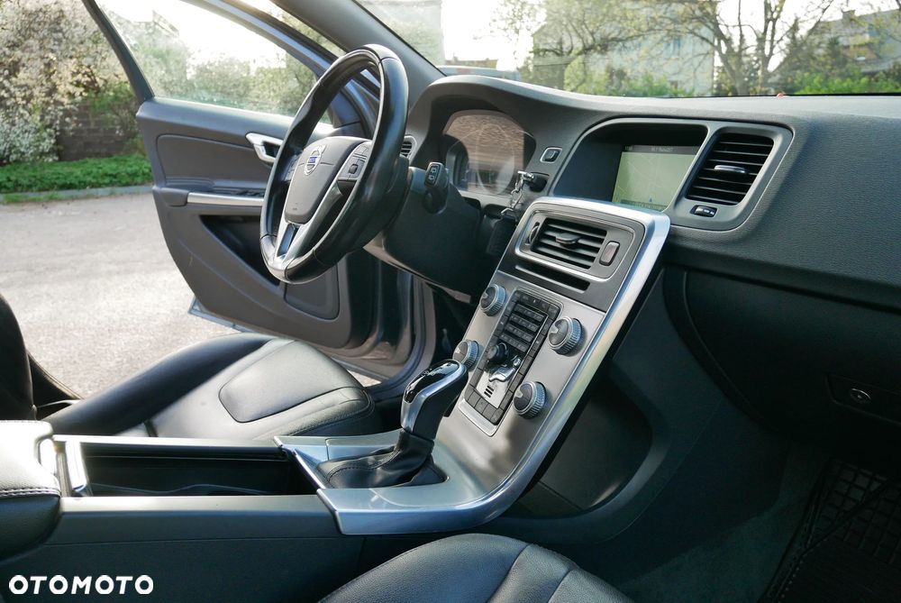 Volvo V60 D4 Geartronic Momentum - 14