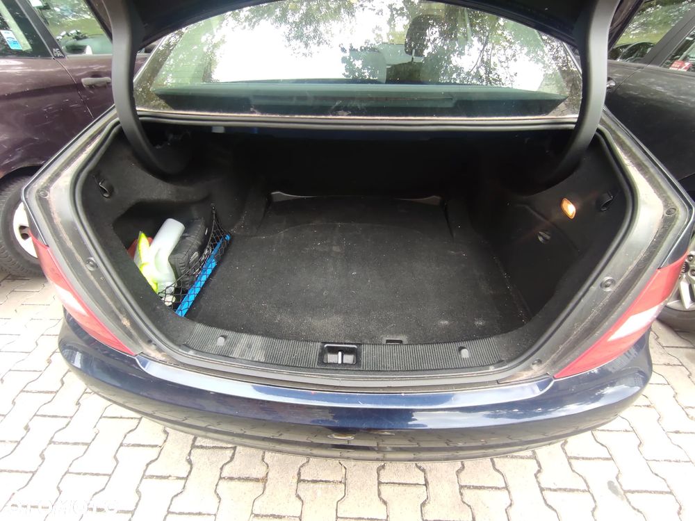 Mercedes-Benz Klasa C 180 CDI DPF (BlueEFFICIENCY) - 25