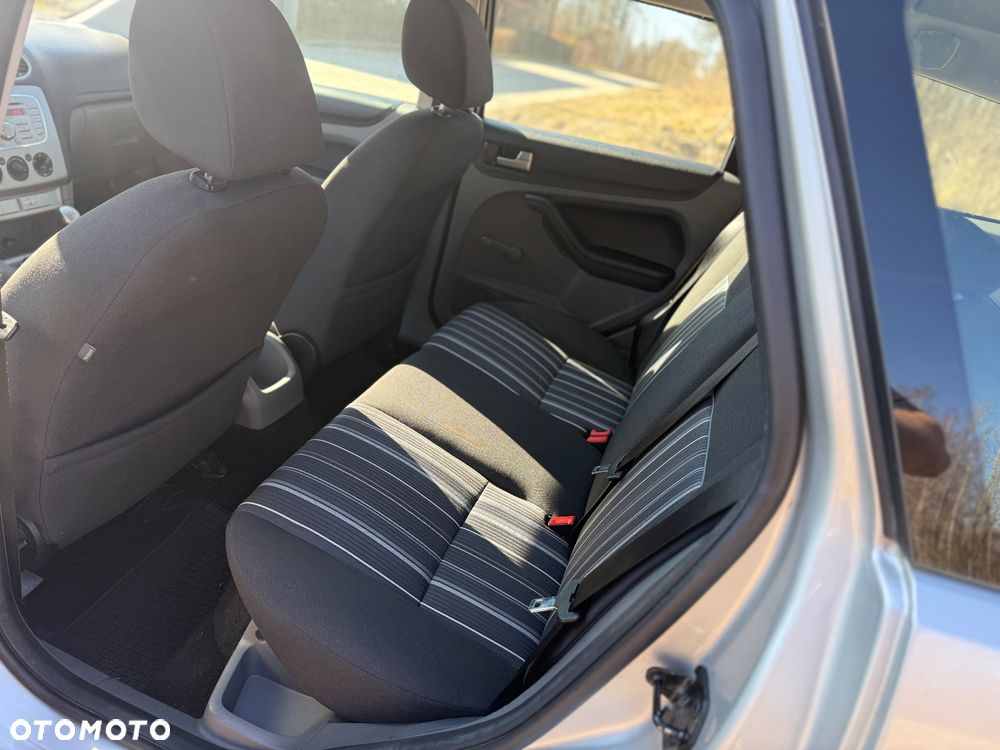 Ford Focus SW 1.6 TDCi DPF Silver Magic - 15