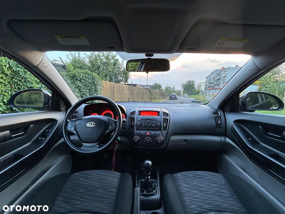 Kia Ceed - 8