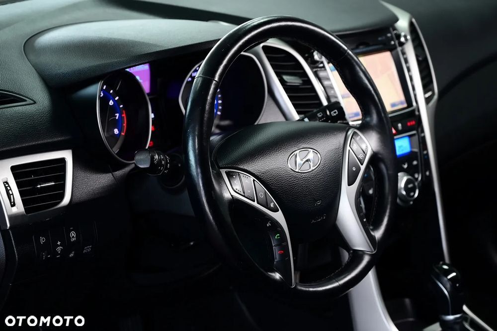 Hyundai i30 i30cw 1.6 Automatik Style - 24