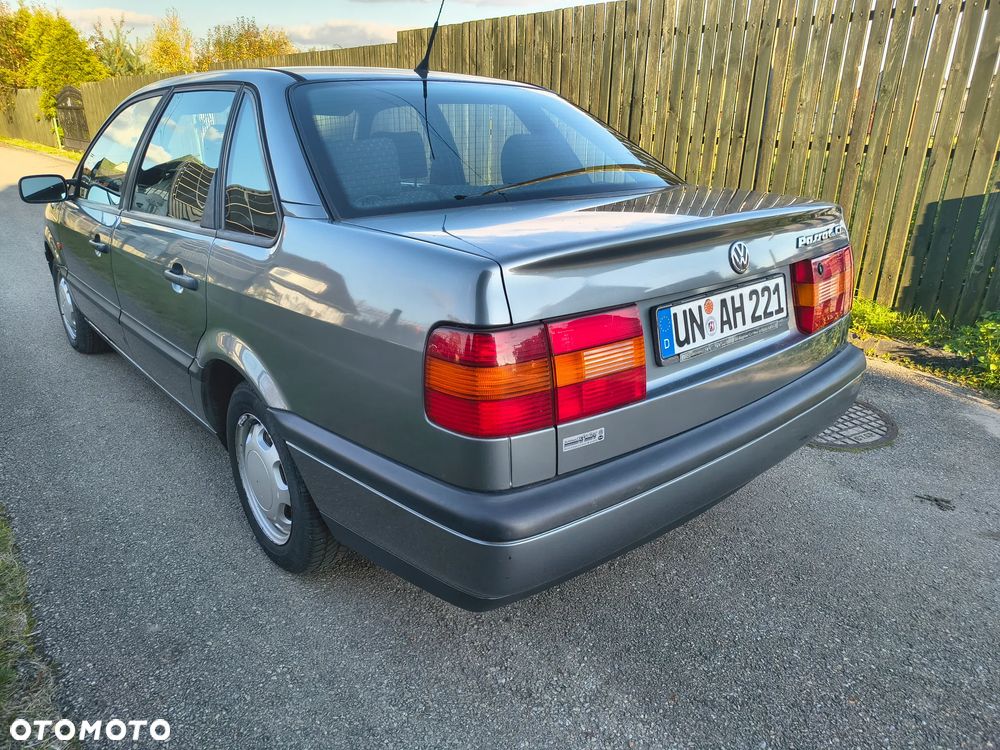 Volkswagen Passat 1.8 CL - 3