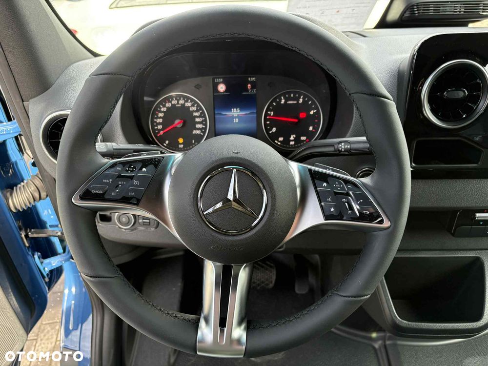 Mercedes-Benz Sprinter - 11