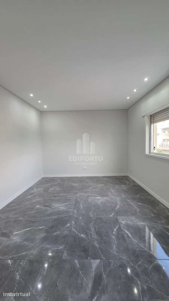 Excelente oportunidade! Apartamento T2 renovado, localizado junto ao m - Grande imagem: 2/14