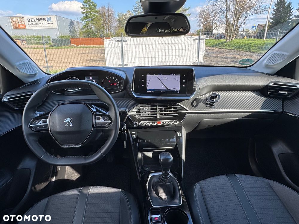 Peugeot 208 - 25