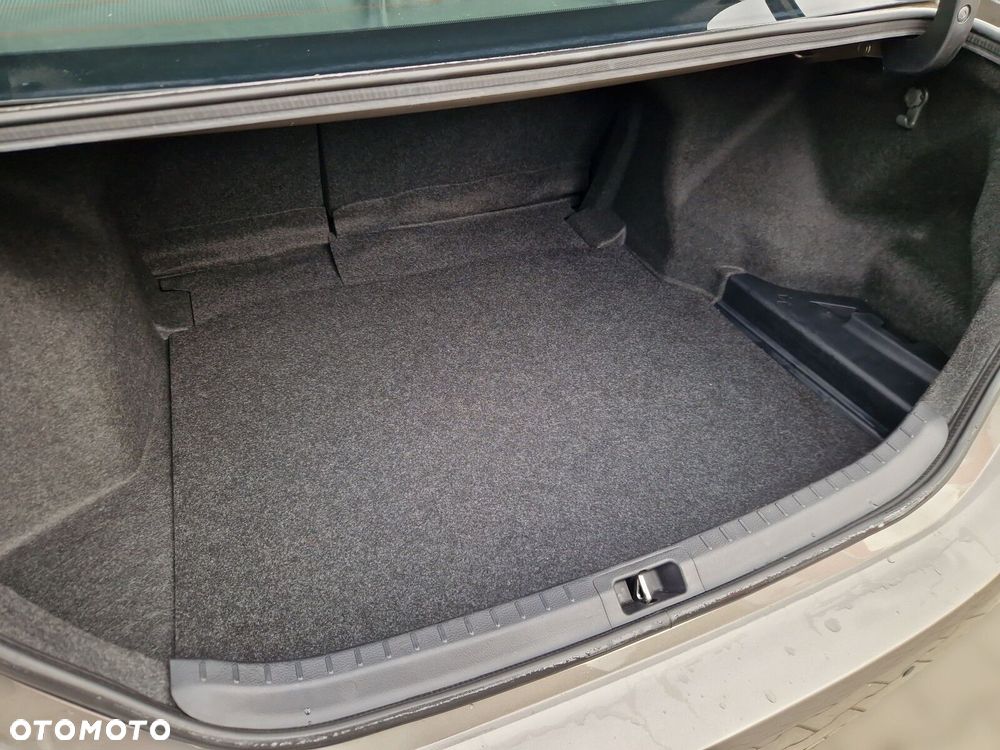 Toyota Corolla - 12