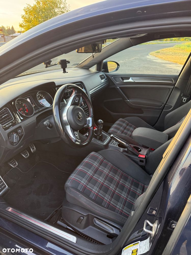 Volkswagen Golf GTI (BlueMotion Technology) - 10