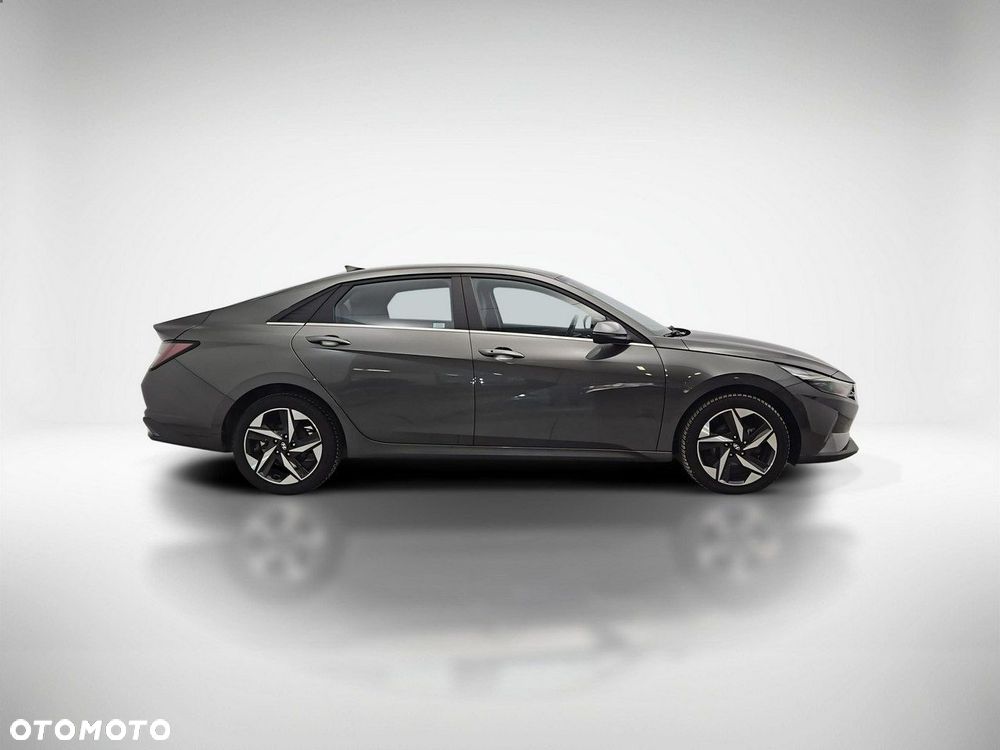 Hyundai Elantra 1.6 Executive CVT - 6