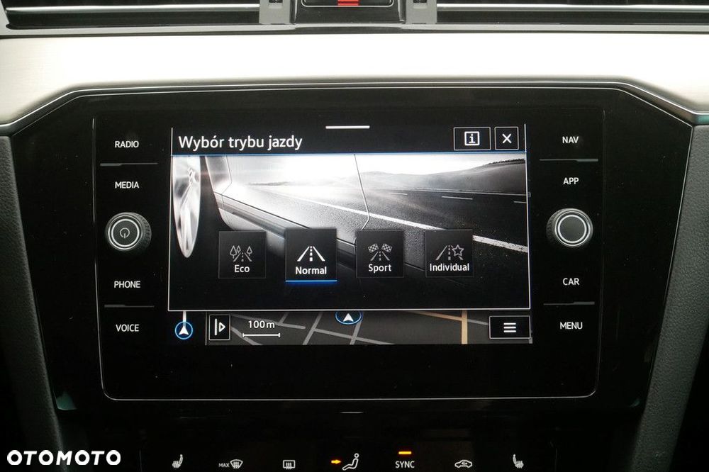 Volkswagen Passat Variant 2.0 TSI Elegance DSG - 24
