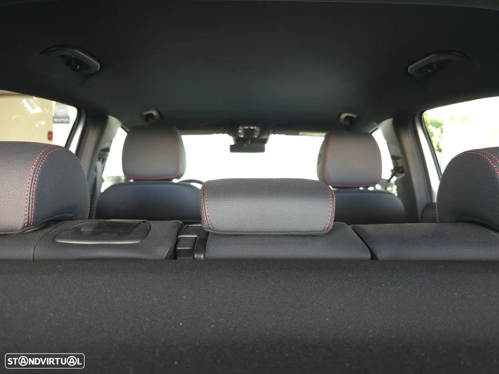 Mercedes-Benz GLA 180 d AMG Line - 25