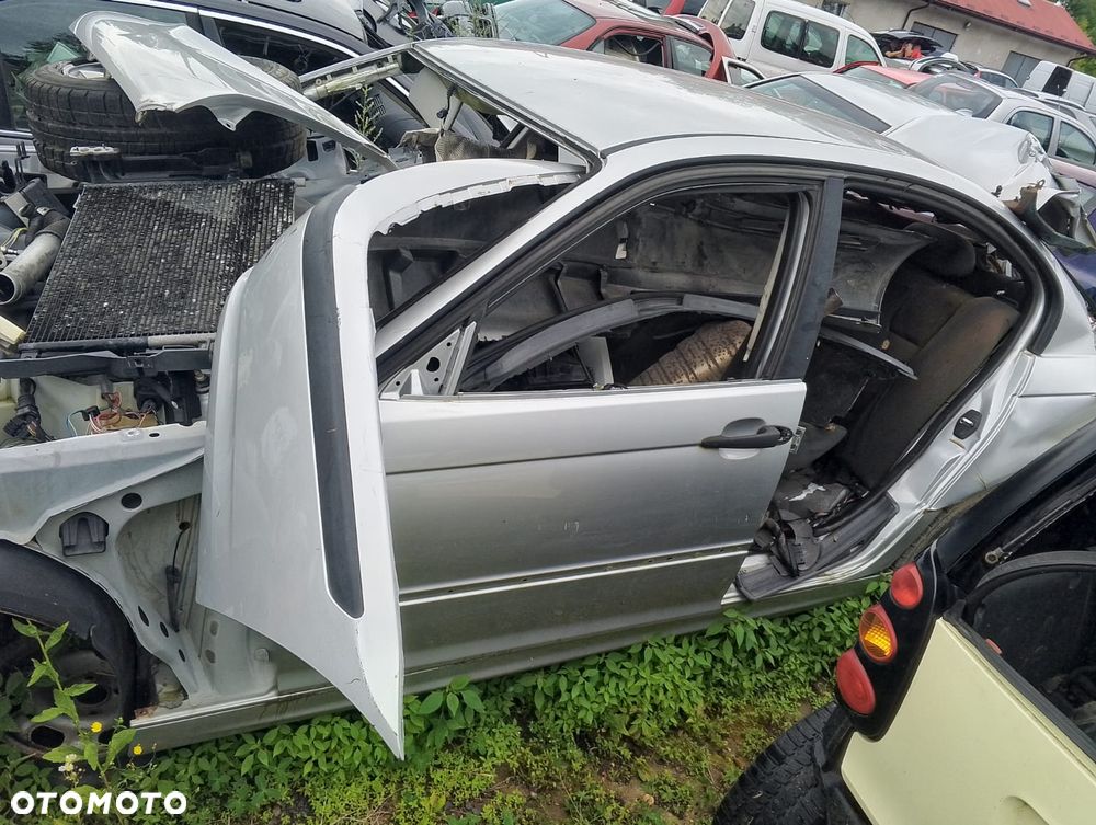 BMW E46 (01-05r.) 2.0B 141KM.Silnik N42B2A  Skrzynia S5D250G-TBDH Lakier 354 – Titan Silver. Cały na części GWARANCJA !!!  Przód Tył Zestaw Komplet Drzwi Klapa Zderzak Błotnik Maska Grill Atrapa Szyba Pas Lampa Lusterko Boczki Fotel Kanapa Kokpit Deska Rozdzielcza Przełącznik Włącznik Sterownik Przewody Wiązka Instalacja Moduł Komputer Czujnik Listwa Pompa Alternator Wtryski Głowica Rozrusznik Kompresor Sprzęgło Dwumas Silnik Skrzynia ABS Klimatyzacji Paliwa Wspomagania Kolektor Turbina Przepustnica Zawór Chłodnica Koło Hak Belka Sanki Zawieszenie Mcpherson Półoś Amortyzator Wydech Tłumik Zacisk Most - 5