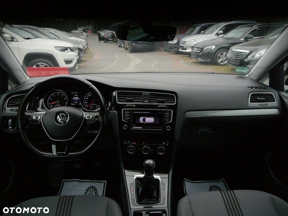 Volkswagen Golf - 22