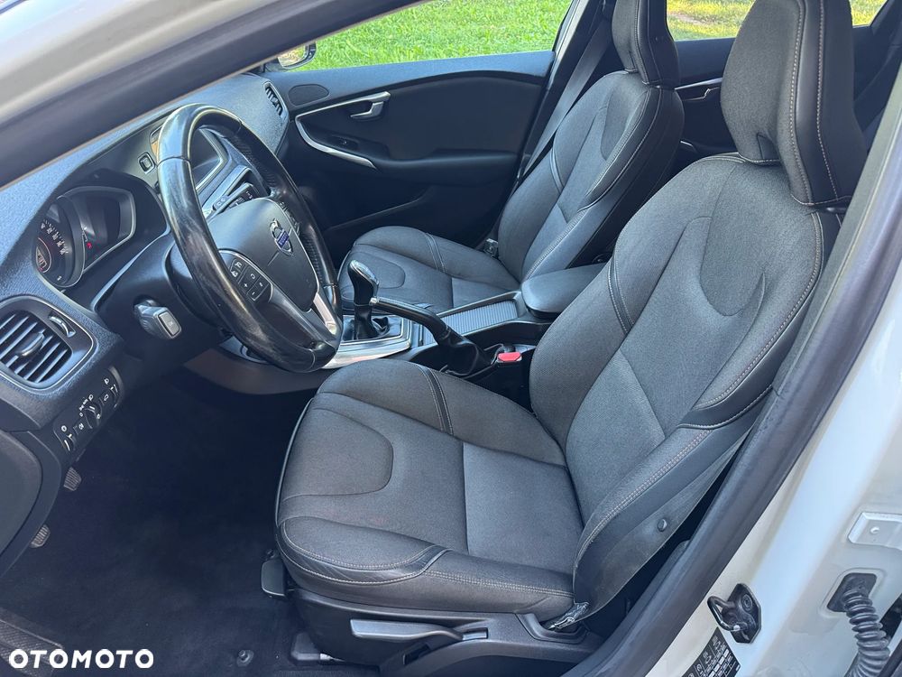 Volvo V40 D3 Drive-E Momentum - 11