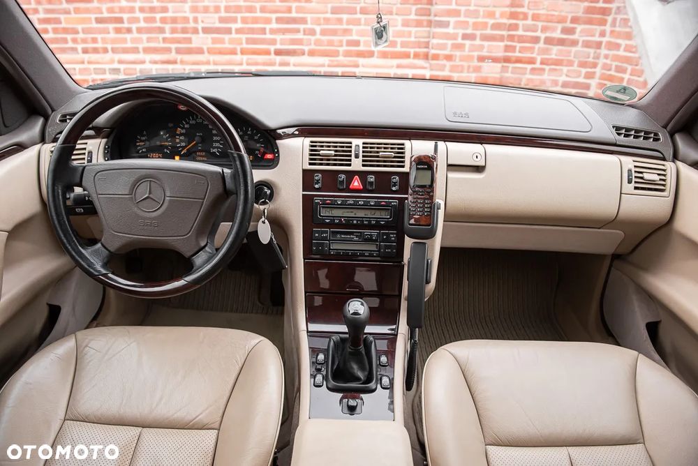 Mercedes-Benz Klasa E - 22