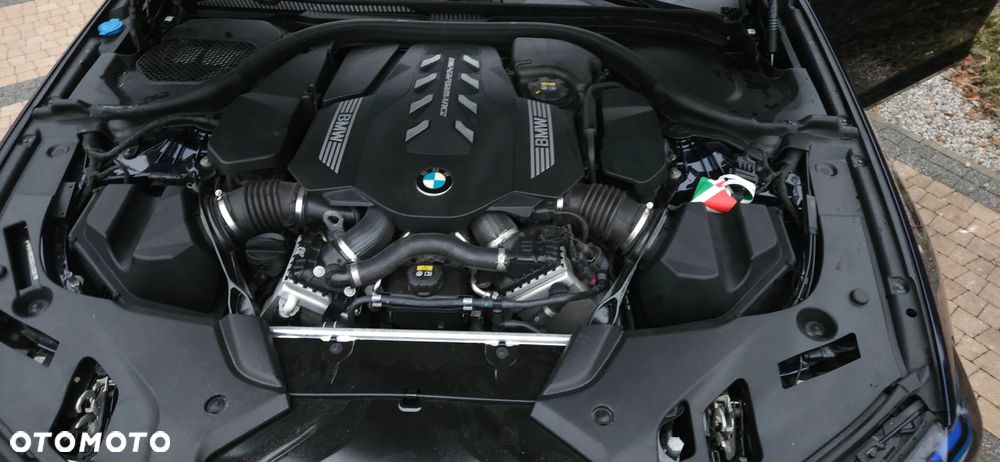 BMW Seria 5 M550i xDrive - 28