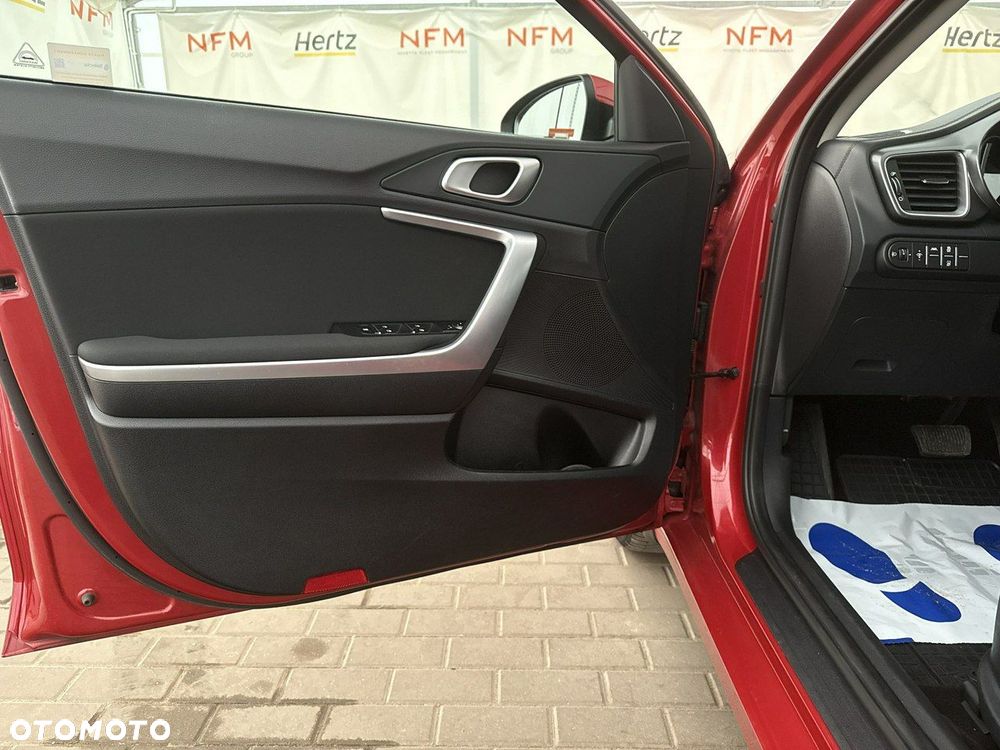 Kia Ceed - 11